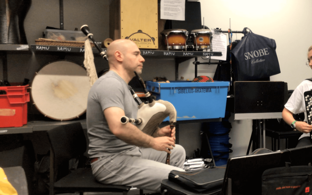 I’m a bagpipe teacher at SibA!
